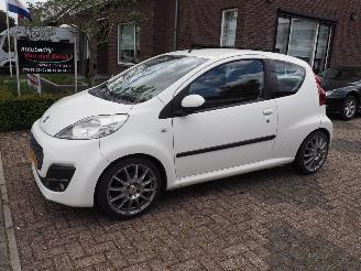 krockskadad bil auto Peugeot 107 1.0 Active 2012/9
