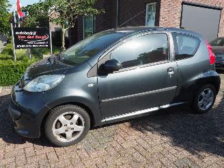 Coche accidentado Peugeot 107 1.0-12V XS Urban Move 2008/2