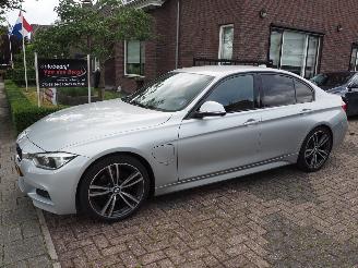 Voiture accidenté BMW 3-serie 330E M-Pakket high Executive 2016/12