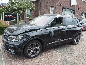 uszkodzony samochody osobowe Volkswagen Tiguan 2.0 Tdi R-Line Connected Serie 2016/10