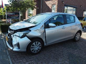 Vaurioauto  passenger cars Toyota Yaris 1.5 Hybrid Aspiration 2016/2