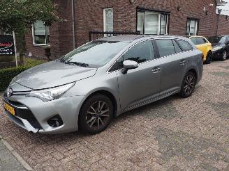 Schadeauto Toyota Avensis 1.8 VVT-I Aspiration Automaat 2015/7
