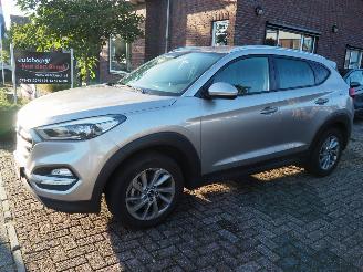 Voiture accidenté Hyundai Tucson 1.6 Gdi Comfort 2016/4