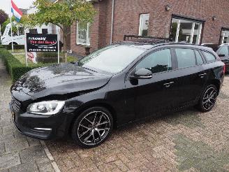 krockskadad bil auto Volvo V-60 2.0 D2 Momentum 2016/9