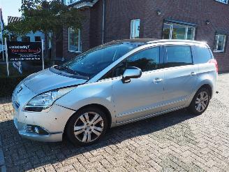 Vaurioauto  passenger cars Peugeot 5008 1.6 Thp Executive 7P Automaat 2013/1