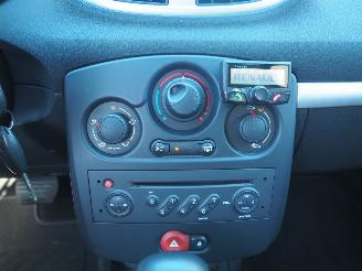 Renault Clio 1.6-16V Dynamique Automaat picture 16