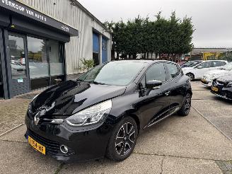 Unfallwagen Renault Clio 1.2 16V 54KW AIRCO 2013/2