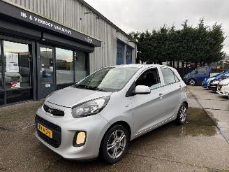 damaged passenger cars Kia Picanto 1.0 5-DEURS 2016/2