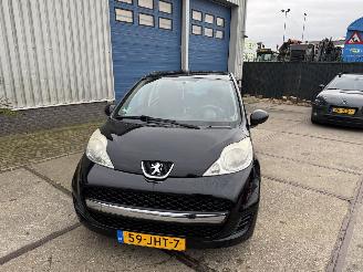 Peugeot 107 1.0 12V AIRCO 5-DEURS picture 2