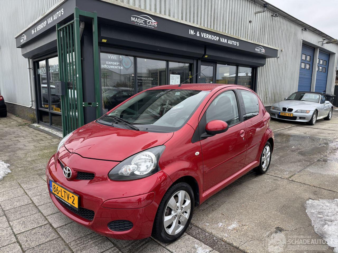 Toyota Aygo 1.0 12V AIRCO LEER