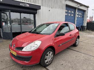 Schadeauto Renault Clio 1.2 16V 55KW 2005/11