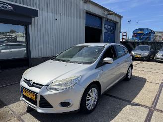 krockskadad bil auto Ford Focus 1.6 AIRCO 5-DEURS 2011/6