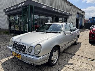 damaged passenger cars Mercedes E-klasse E290 Turbo Diesel Automaat Leer 1997/6