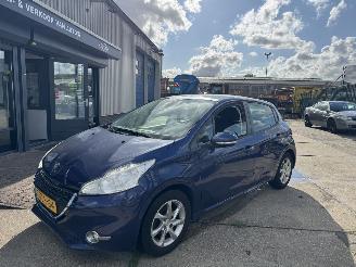 Schadeauto Peugeot 208 1.2 VTI 60KW AIRCO PANORAMA 2014/3