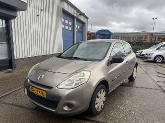 Schadeauto Renault Clio 1.2 TCE AIRCO 101 PK 2010/3
