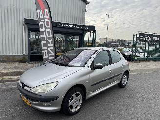 Avarii autoturisme Peugeot 206 1.4 16V AIRCO 5-DEURS 105.000 KM NAP! 2004/5
