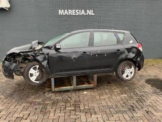 demontáž osobní automobily Kia Cee d Cee'd (EDB5), Hatchback 5-drs, 2006 / 2012 1.6 CRDi 16V 2011/12