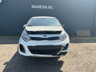 Vrakbiler auto Kia Rio Rio III (UB), Hatchback, 2011 / 2017 1.2 CVVT 16V 2015/6