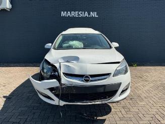 Vrakbiler auto Opel Astra Astra J Sports Tourer (PD8/PE8/PF8), Combi, 2010 / 2015 1.7 CDTi 16V 2013/11