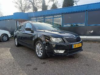 Unfallwagen Skoda Octavia 1.2 TSI Grt Amb Bns 2015/6