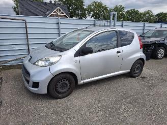 demontáž osobní automobily Peugeot 107  2009/10