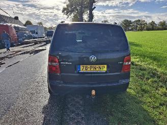 Volkswagen Touran 1.6 16V FSI picture 4