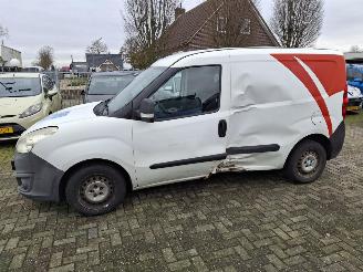 uszkodzony samochody osobowe Opel Combo VAN 1.3 CDTI 2012/8