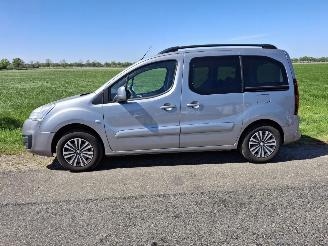 damaged passenger cars Peugeot Partner TEPEE 2017/9