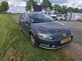 uszkodzony samochody osobowe Volkswagen Passat 1.4 TSI BMT VAR 2011/9