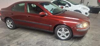 Coche accidentado Volvo S-60 2.4 T 2001/2