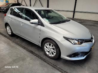 Auto incidentate Toyota Auris 1.2T 85-KW 6-Bak Aspiration 5drs 2017/5