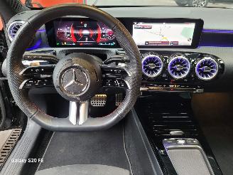 Mercedes A-klasse 180d 85-KW Automaat AMG 5drs Panoramadak picture 18