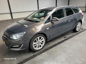 Schadeauto Opel Astra Sports Tourer 1.4 Turbo 140-PK 6-Bak Sport+ 2015/6
