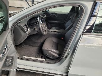 Volvo V-60 2.0 B4 145-KW Automaat Essential-Edition picture 16