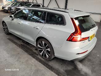 Volvo V-60 2.0 B4 145-KW Automaat Essential-Edition picture 2
