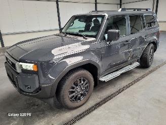 Damaged car Toyota Landcruiser 2.8 D-4D 151-KW Automaat 4-WD Grijs Kenteken 2025/6