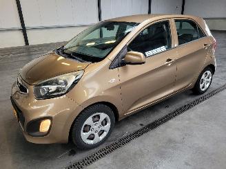 damaged passenger cars Kia Picanto 1.0 CVVT 51-kw Comfort 5drs Airco 2013/2