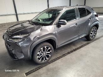 damaged passenger cars Toyota Yaris Cross Hybrid 1.5 68-KW Automaat 5drs 2025/9