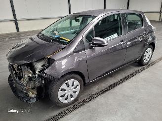 Voiture accidenté Toyota Yaris Hybrid 1.5 55-KW Automaat 5drs Aspiration 2014/10