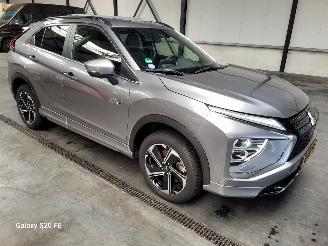 uszkodzony samochody osobowe Mitsubishi Eclipse Cross 2.4 PHEV 72-KW Automaat AWD Executive 2022/11