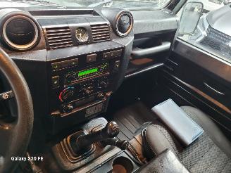 Land Rover Defender 90 2.4 TD 90-KW 6-Bak S 4-WD 3drs picture 23