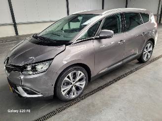Vaurioauto  passenger cars Renault Grand-scenic 1.3 TCE 103-KW Automaat Intens 2019/8