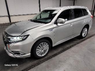 Schadeauto Mitsubishi Outlander 2.4 PHEV 99-KW Automaat AWD Plug-In-Hybrid 2021/5