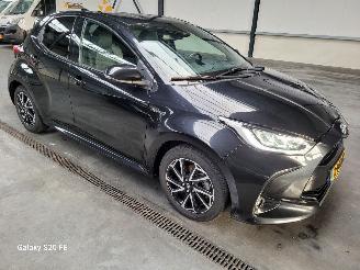 krockskadad bil auto Toyota Yaris Hybrid 1.5 67-KW Automaat 5drs Executive 2021/4