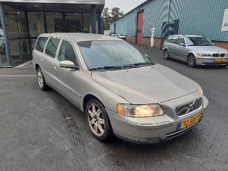 Volvo V-70  picture 3
