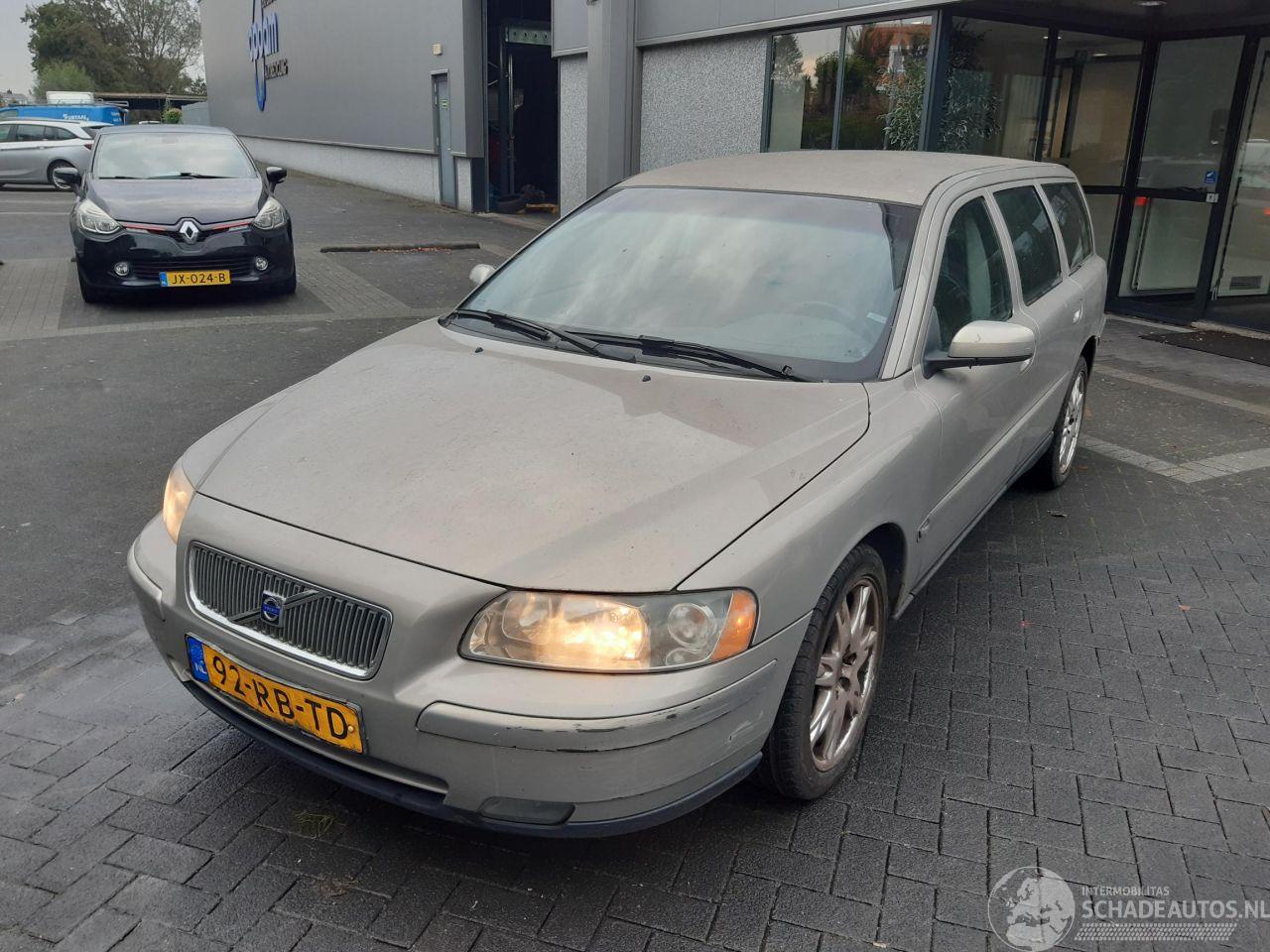 Volvo V-70 