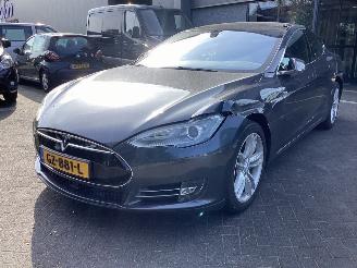 damaged passenger cars Tesla Model S 85D Base 2015/9
