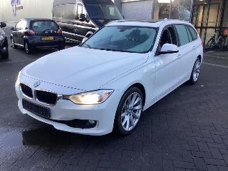 Unfallwagen BMW 3-serie 320i High Executive 2013/1