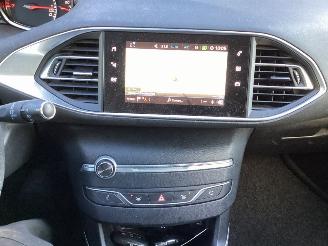 Peugeot 308 Pure Tech active picture 12
