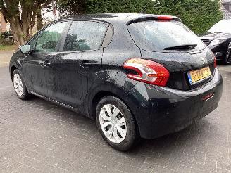 Peugeot 208 1.0 Vti picture 7